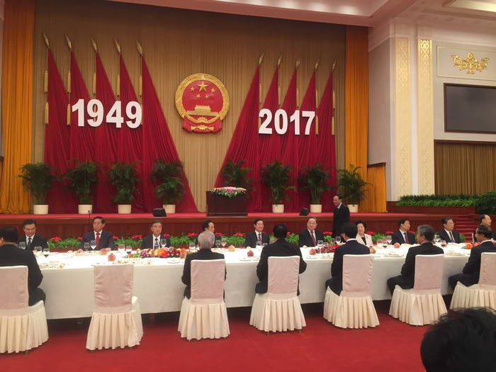 港澳办和国务院台办28日晚在人民大会堂宴会厅联合举行国庆招待会
