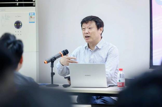 clip_image002.jpg 环球时报前总编辑胡锡进近日发表对台海战争的看法。(图/取自胡锡进微博)