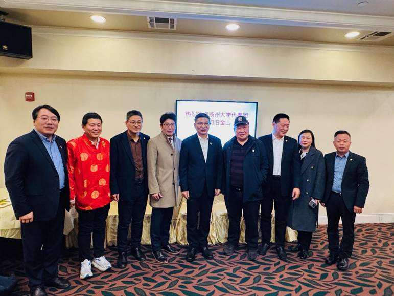 clip_image004.jpg 与代表团合影20251216